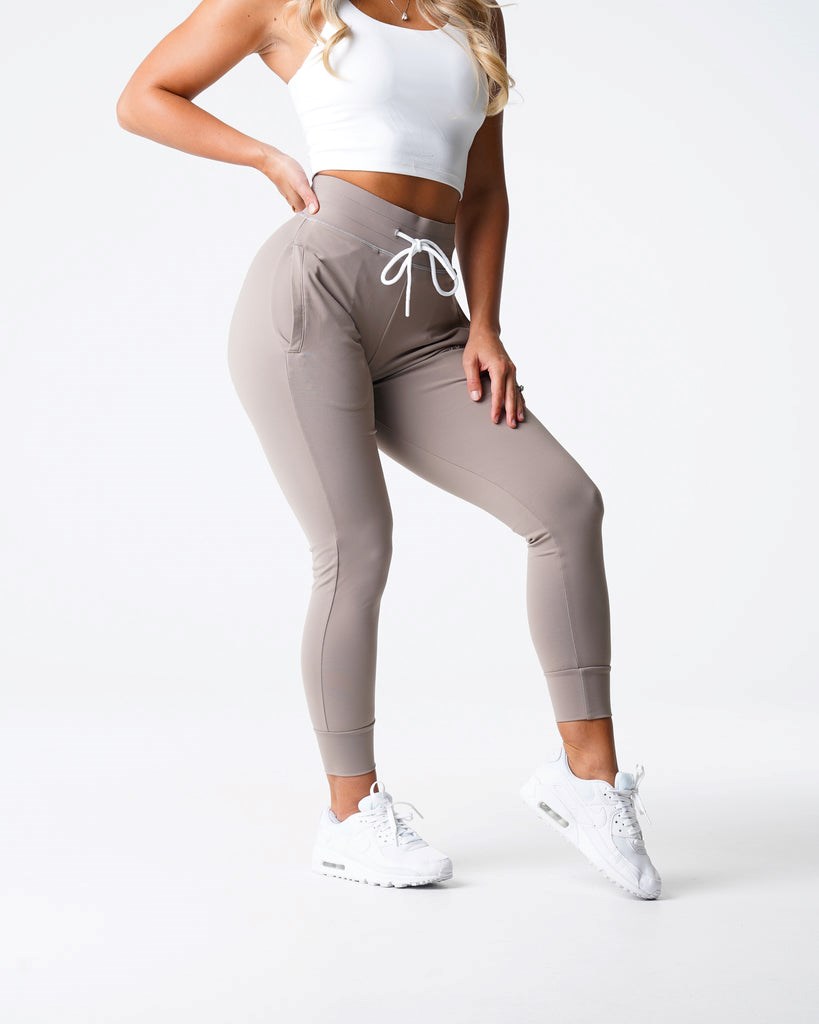 NVGTN Joggers Taupe  Joggers Femme | IOS-6418009